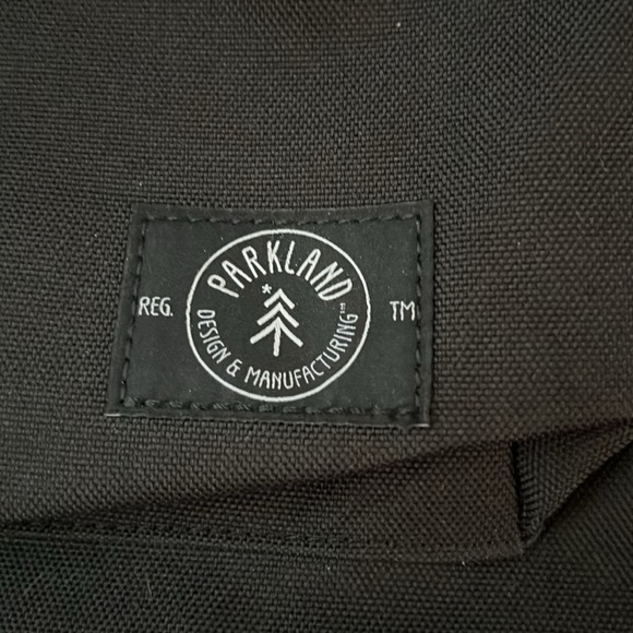 Simple black backpack - Picture 2 of 2